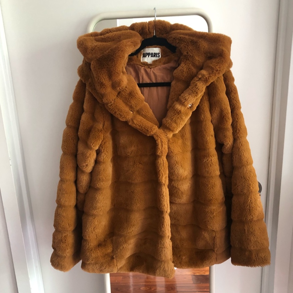 APPARIS Faux Fur hooded short jacket